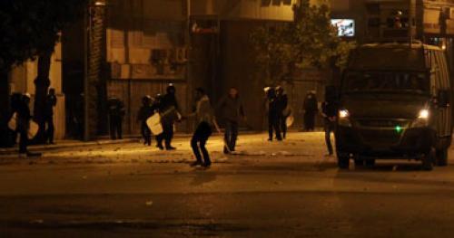 الأمن يجبر المتظاهرين على الرجوع إلى التحرير