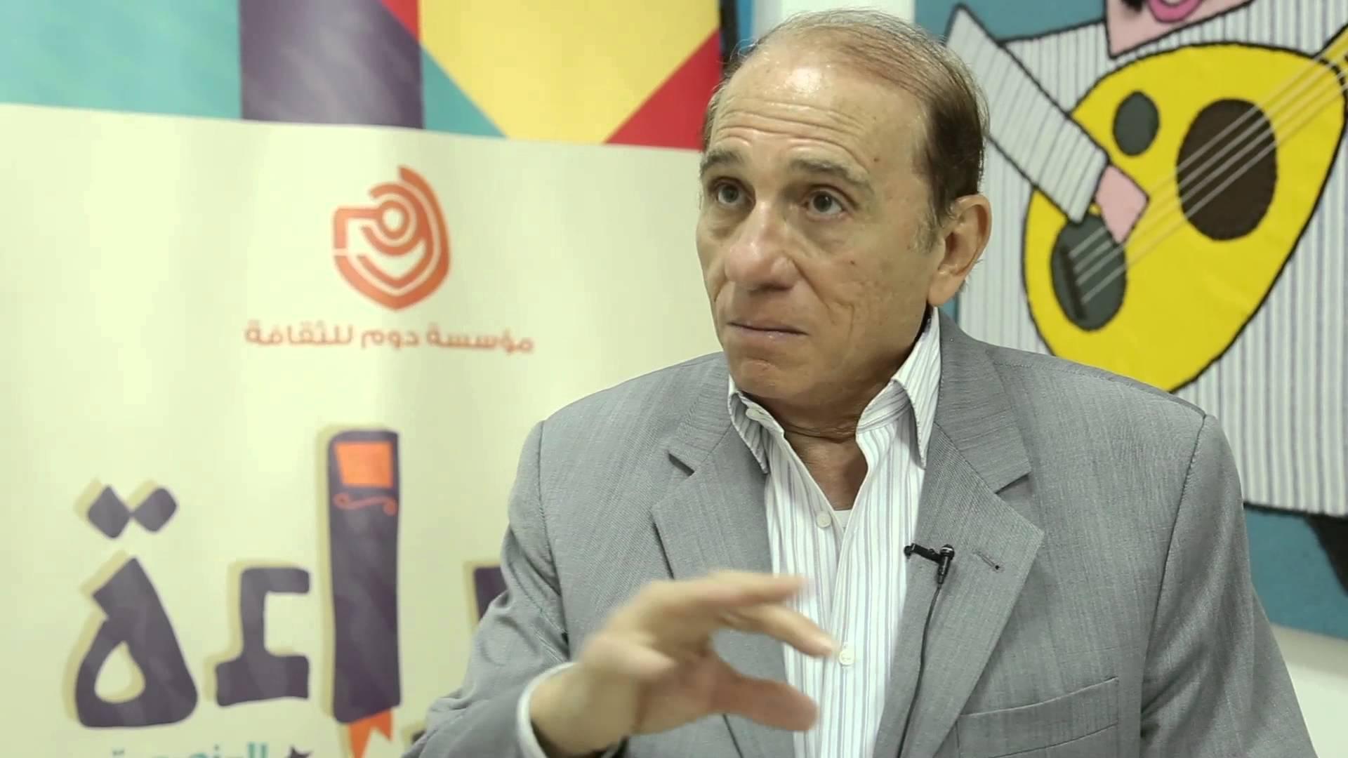 “الحديني” يهاجم “مسرح مصر” و”السبكي” ويطالب الجمهور بعدم مشاهدتهما