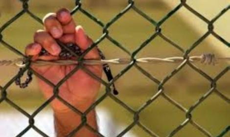 أسر معتقلي “العقرب”: انتهاكات خطيرة بحق السجناء