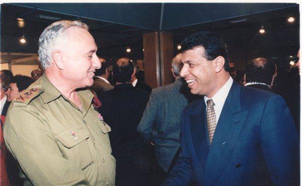 أبو مازن يتهم دحلان بتنفيذ اغتيالات لصالح الكيان الصهيوني