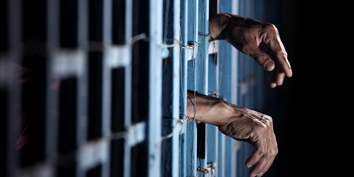 بعد تعمد عدم علاجه وإسعافه.. وفاة مهندس بمعسكر للأمن المركزي