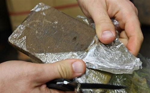 نصف كيلو “بانجو” بحوزة مجند بالبحر الأحمر