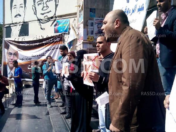 بالصور.. وقفة لصحفيي عاجل تنديدًا بقرار فصلهم