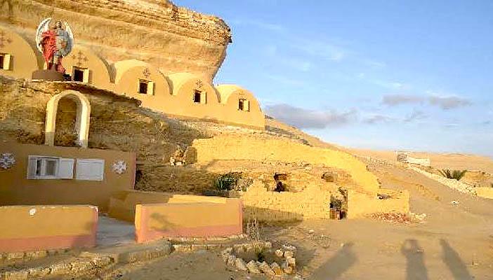 مصادر لـ”رصد”: استمرار وقف العمل في الدير المنحوت بسبب الرهبان