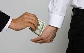 حبس رئيس لجنة فض المنازعات بالضرائب 15 يوما لتقاضيه رشوة