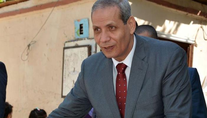 طابور الصباح بإحدى مدارس الفيوم يمتد ساعتين من أجل عيون الوزير