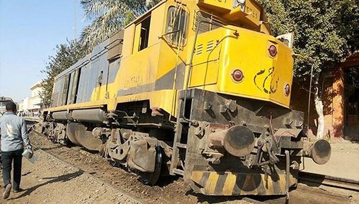 اصطدام بين قطار وجرار في محطة بولاق