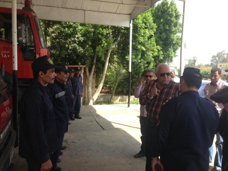 مدير أمن الأقصر يتفقد وحدة إطفاء البر الغربي