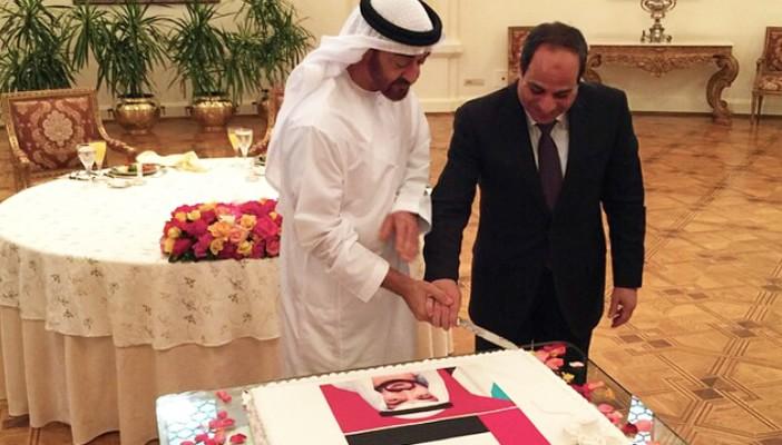 أهرامات بن زايد.. ونشطاء يسخرون: البلد بلدهم