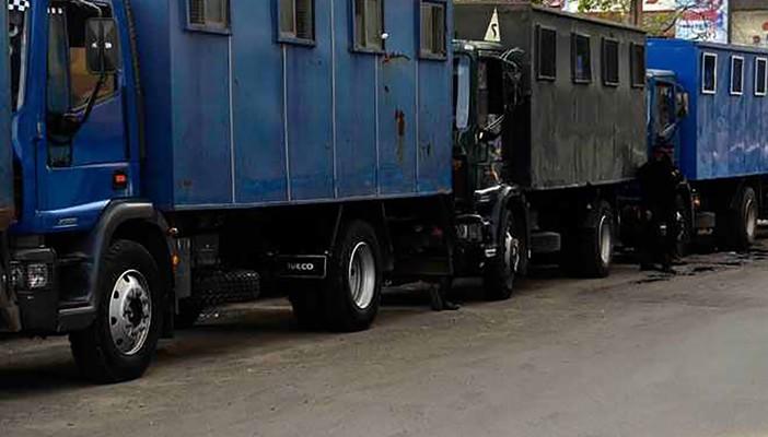 ترحيل المعتقلين من قسم الطالبية بعد وفاة مسجون