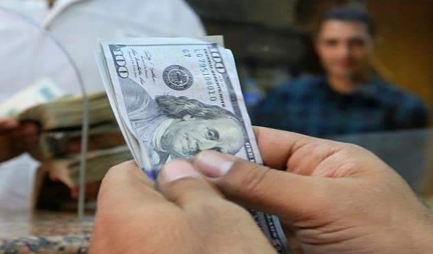 خبراء لـ”رصد”: أربعة آثار سلبية لعودة ارتفاع “الدولار الجمركي”