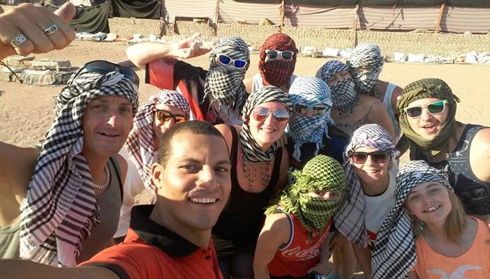 بالفيديو والصور.. أمن العريش يضبط مرشدا سياحيا والتهمة حيازة “مصحف”