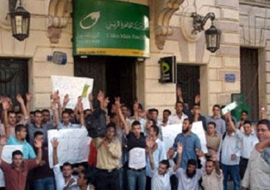 عمال بريد الإسكندرية يعاودون الإضراب لتحقيق مطالبهم