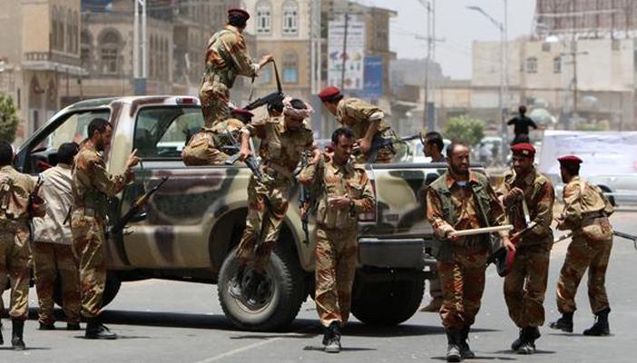 الجيش اليمني الموالي لهادي يستعيد موقع للقوات الجوية في تعز