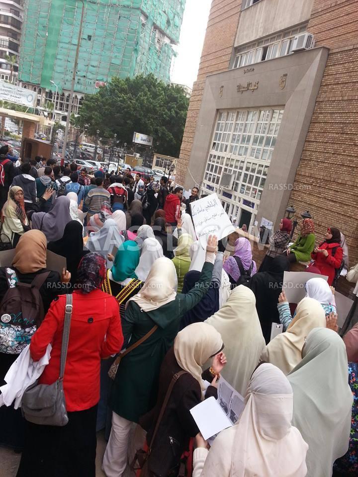 مسيرة بجامعة الإسكندرية رفضًا لاعتقال الطلاب