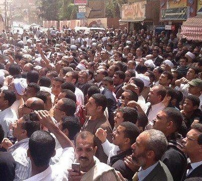 بالفيديو..تدافع الالاف من أهالي سوهاج لمقابلة مرسي