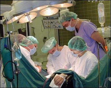 استئصال ورم بالغدة الليمفاوية بالمستشفي الجامعي بقنا