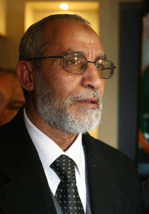 مناوشات بين متظاهرين و الإخوان أمام مقر الجماعة بالمقطم