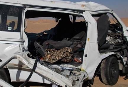 مصرع 7 من أسرة واحدة في تصادم على الطريق الصحراوي بالبحيرة