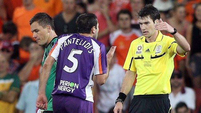 طاقم تحكيم أسترالي لإدارة مباراة الهلال وفولاذ