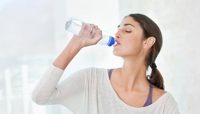 دراسة طبية: الماء يساعد على التخلص من السمنة