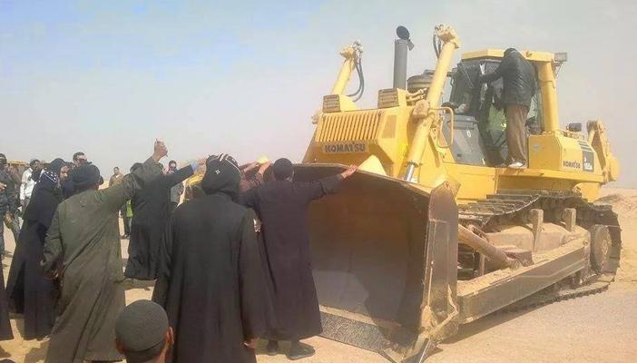 للمرة الثالثة.. رهبان دير وادي الريان يوقفون إنشاء طريق الفيوم الواحات