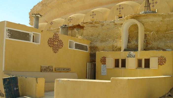 حقيقة اشتباكات الأسلحة البيضاء في دير مكاريوس بالفيوم