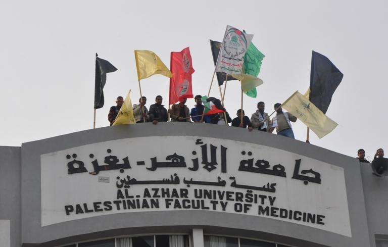 اشتباكات بالأيدي بين أنصار “عباس” و”دحلان” بجامعة في غـزة