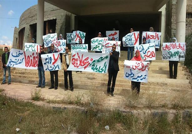 وقفة للعاملين بمتحف آثار كفر الشيخ اعتراضا على نقلهم