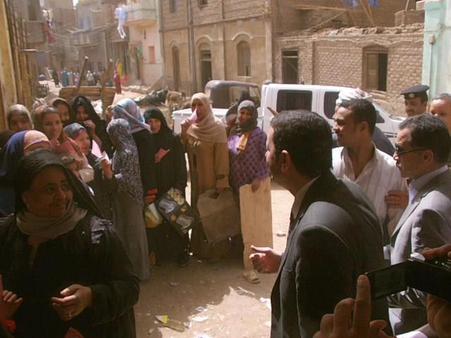 بالفيديو والصور..أهالي سوهاج يستقبلون وزير التموين بالزغاريد