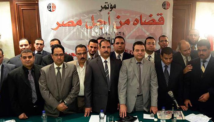 منظمات حقوقية تستنكر إحالة 41 قاضيًا للمعاش بسبب آرائهم