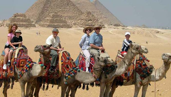 خبراء لـ”رصد”: قرارات الحكومة تهدد انتعاش السياحة وتقطع أرزاقنا