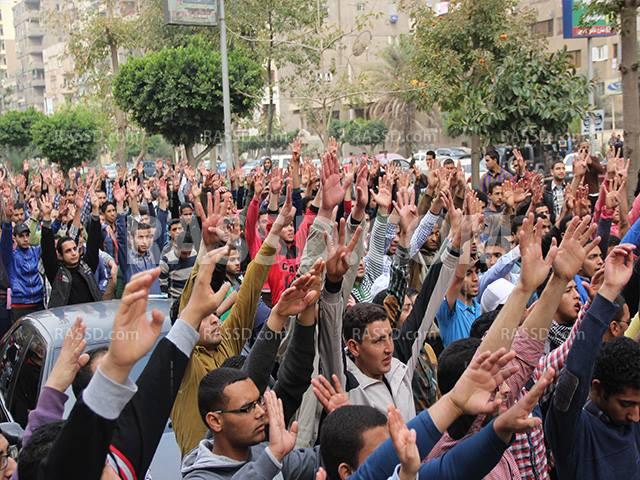 تظاهرة مفاجئة لطلاب الأزهر بجوار ميدان رابعة العدوية