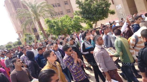 تظاهرة بجامعة الأزهر بأسيوط رفضا لعودة الحرس الجامعي