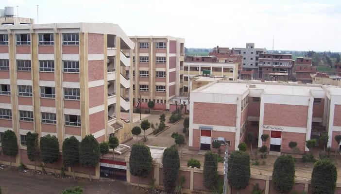 7 طالبات في أسيوط أصبن بانهيار عصبي بعد معاقبلة المعلمة لهن