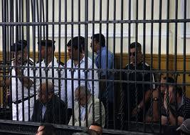 أهالي شهداء السويس يطالبون رد قاضي المحكمة