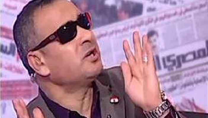 بالفيديو.. القرموطي يلبس نظارة شمس للتحذير من الكسوف غدا