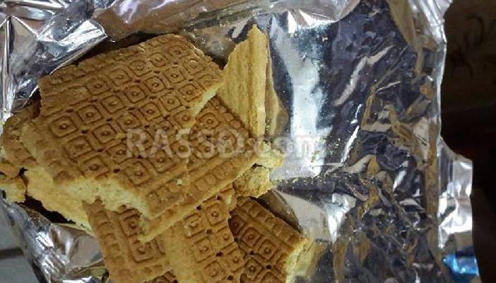 شكاوى لأهالي الدقهلية لتواجد ديدان في البسكوت المدرسي