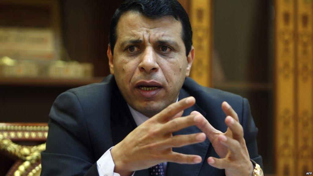 المونيتور: “دحلان” يستعد للتفاوض مع وزير جيش الاحتلال الصهيوني