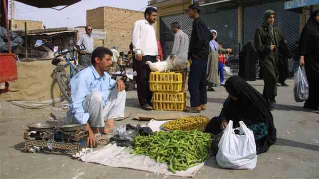 البصرة العراقية تمنع دخول البضائع السعودية إلى أسواقها
