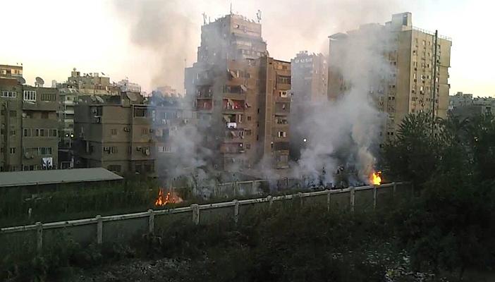 “عُقب” سيجارة يشعل حريقًا هائلًا بجوار شريط سكة حديد زفتى