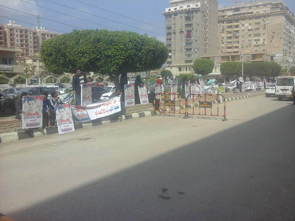 وقفة احتجاجية أمام محكمة كفر الشيخ للمطالبة بالقصاص من “أمين شرطة”