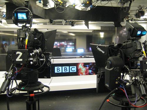 خاص: 20 فضائية عالمية تصور تظاهرات الغد من مبنى “الإرشاد”