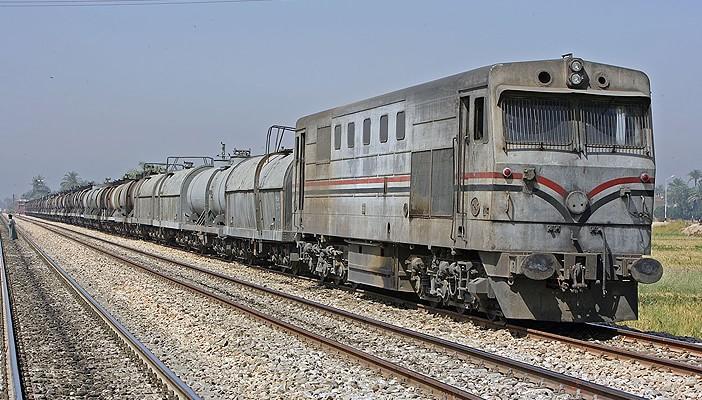 عودة حركة قطارات قبلي بعد توفقها بسبب “علبة كشري”