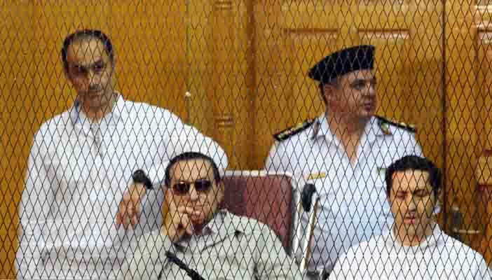 الاتحاد الأوروبي يمدد تجميد أموال مبارك ورموز نظامه عامًا