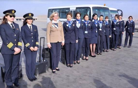 احتفالا بـ”عيد الأم”.. “مصر للطيران” تطلق رحلتين بأطقم نسائية كاملة