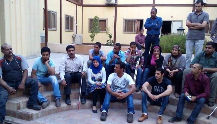 ذوو الإعاقة يدخلون في اعتصام مفتوح أمام الوزراء