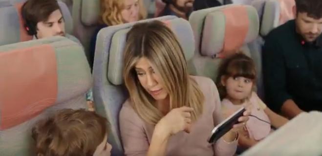 ردود أفعال حول “حظر الإلكترونيات”.. آخرهم فيديو”جينيفر أنيستون”