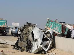 مصرع 17 شخصا في حادث على الطريق الصحراوي قرب البحيرة