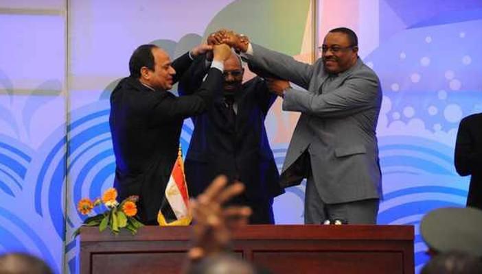 عبدالفتاح يتهم السيسي بالتآمر بعد توقيع اتفاقية سد النهضة